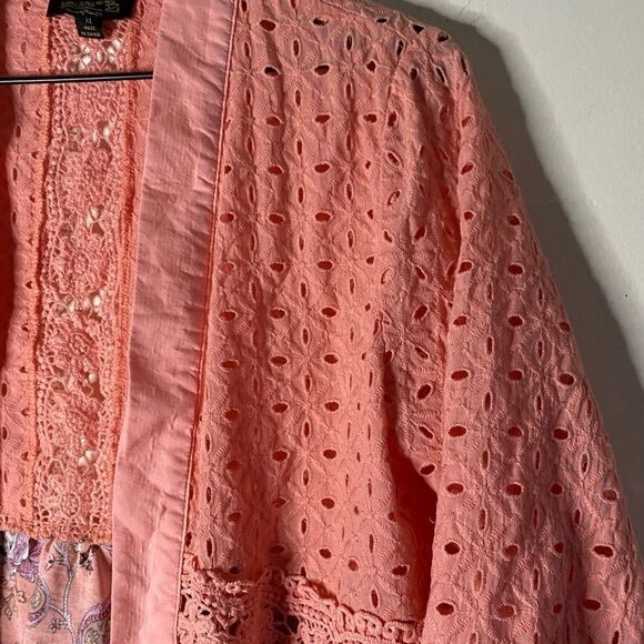 Suzanne Betro Open Front Pink Eyelet Floral Kimono - Picture 3 of 8